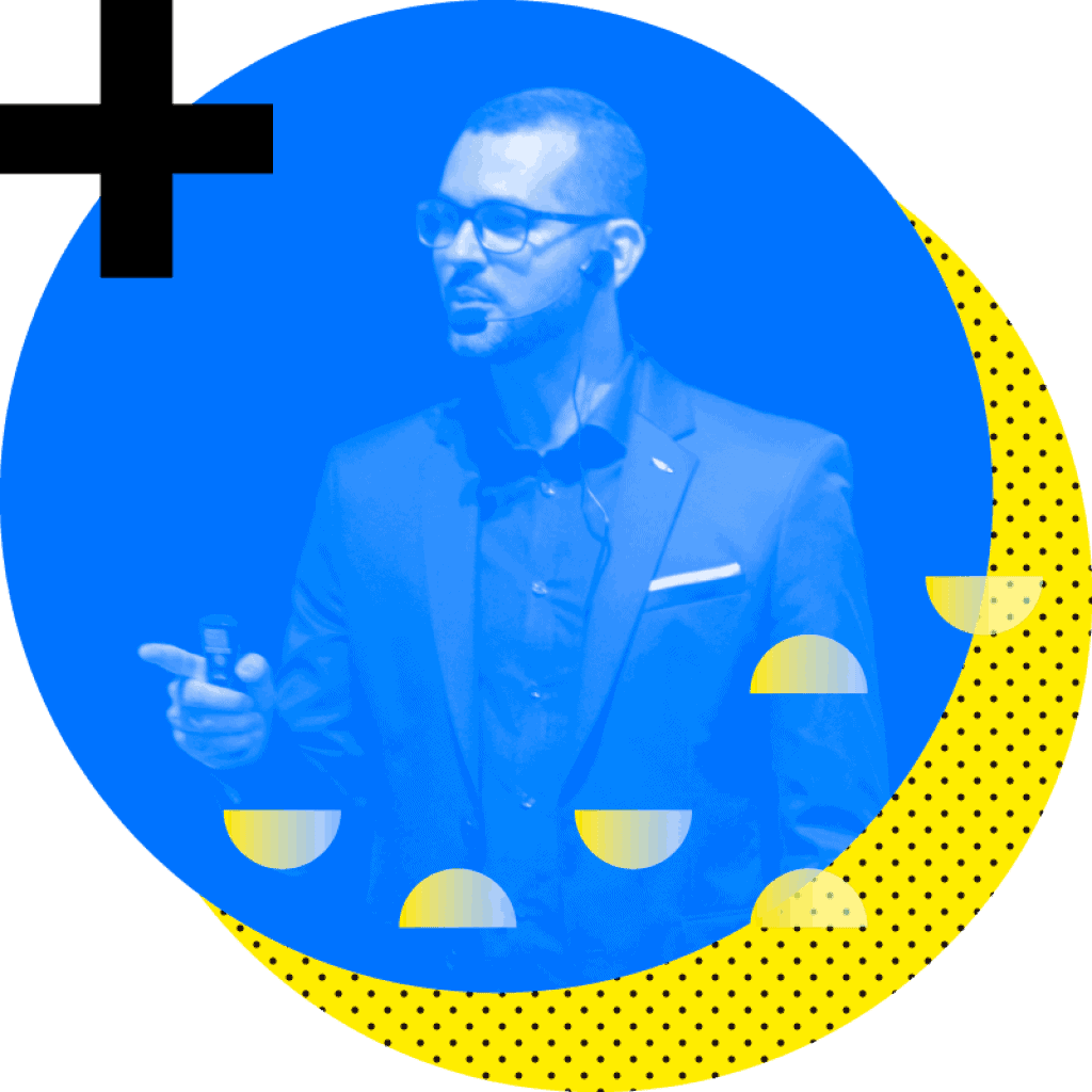 Um homem de terno em frente a um círculo azul e amarelo.